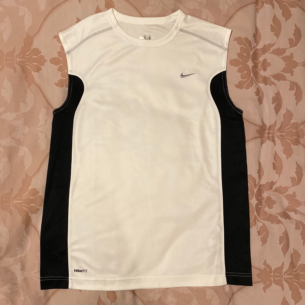 Used, in excellent condition Nike boys tank top